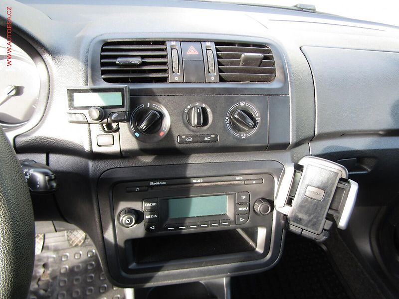 Škoda Fabia (2012) 1.6 TDi, ČR, AC, tažné - fotka 12 z 17