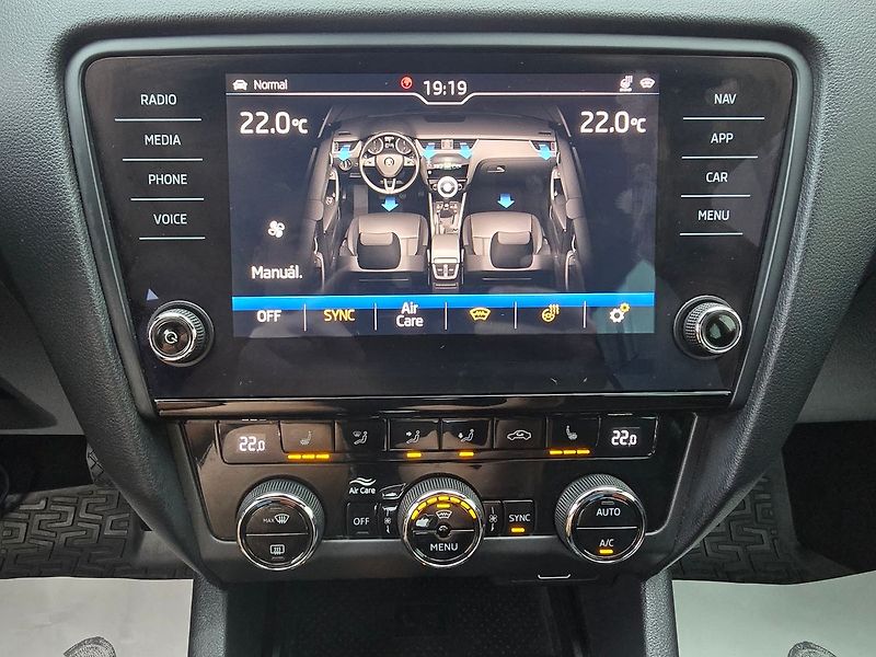 Škoda Octavia 2.0TSi 140kW DSG L&K 4x4 KŮŽE - fotka 28 z 38