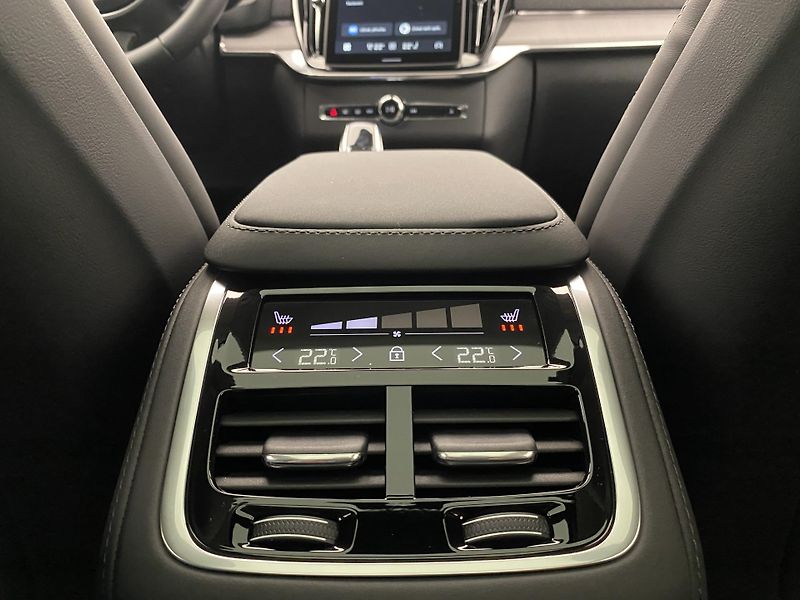 Volvo XC90 (2026) T8 AWD Plug-in DARK ULTRA - fotka 68 z 68