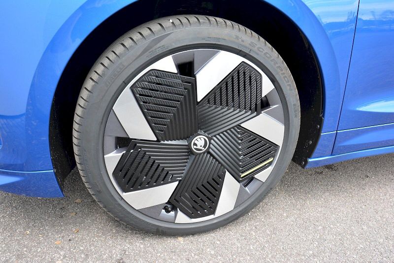 Škoda Enyaq (2026) RS 84 kWh 250 kW 4x4 - fotka 14 z 23
