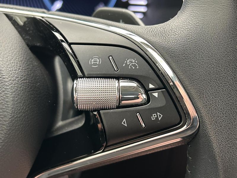 Škoda Superb 2.0 TDI L & K - fotka 24 z 34