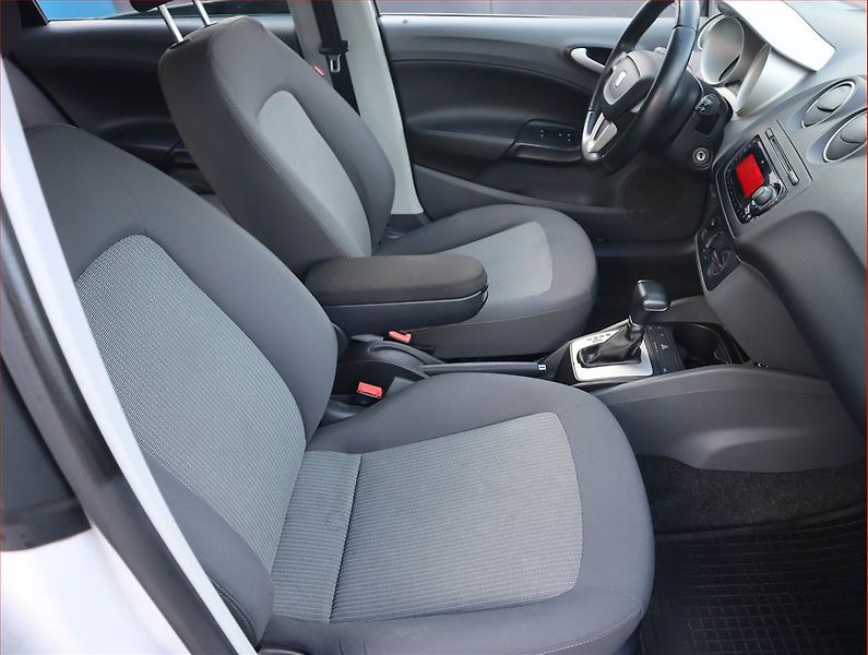 Seat Ibiza (2012) 1.2 TSI, Automat, Serv.kniha - fotka 9 z 17