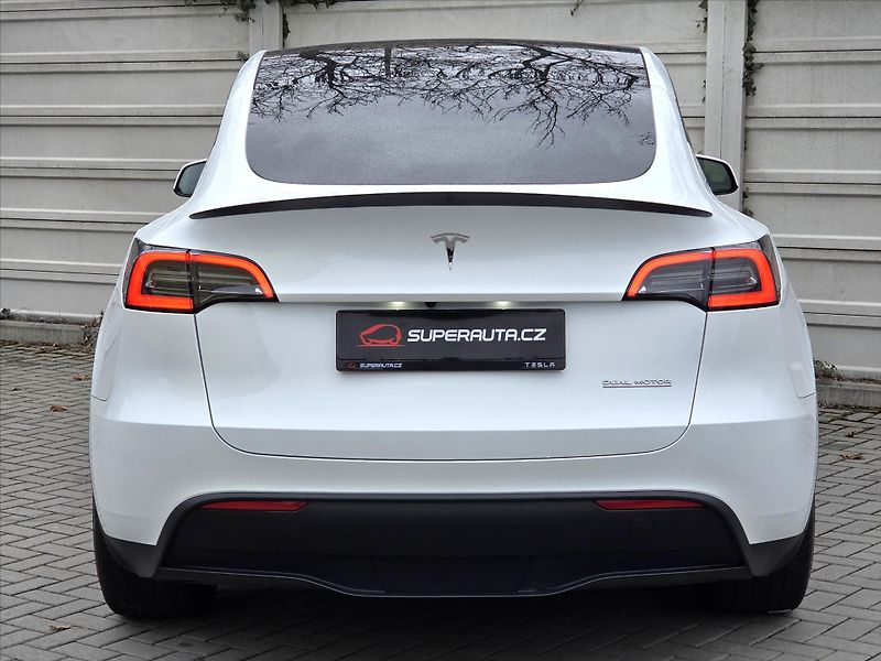 Tesla Model Y Performance 393kW Tov.Zár. 1.m - fotka 6 z 19