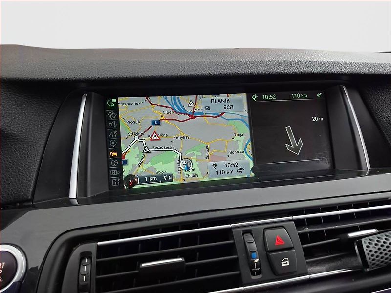 BMW Řada 5 (2014) 520d xDrive, 4X4, Automat - fotka 13 z 17