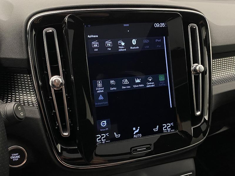 Volvo XC40 D4 AWD R-DESIGN AUT  - fotka 36 z 40