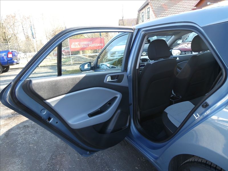 Hyundai i20 1,1 CRDi 1.majitel, webasto - fotka 21 z 43