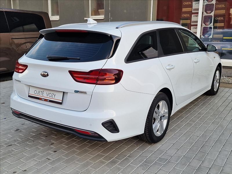Kia Ceed 1.6CRDi 100kW Fresh SW,1.Maj. - fotka 10 z 47