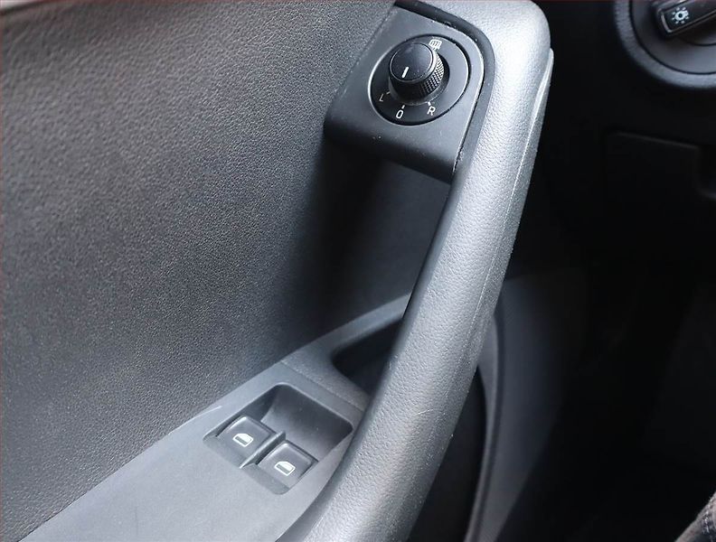 Škoda Octavia (2013) Ambition 1.6 TDI, Tempomat - fotka 15 z 15