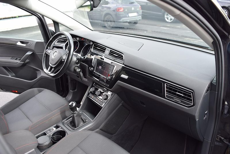 Volkswagen Touran (2017) 2.0TDI 110kw 7MÍST TAŽNÉ NAVI - fotka 36 z 50