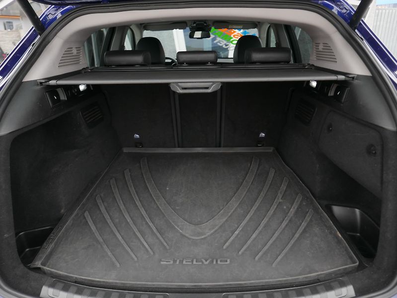 Alfa Romeo Stelvio 2,2 JTD Q4 154kW Automat - fotka 14 z 39