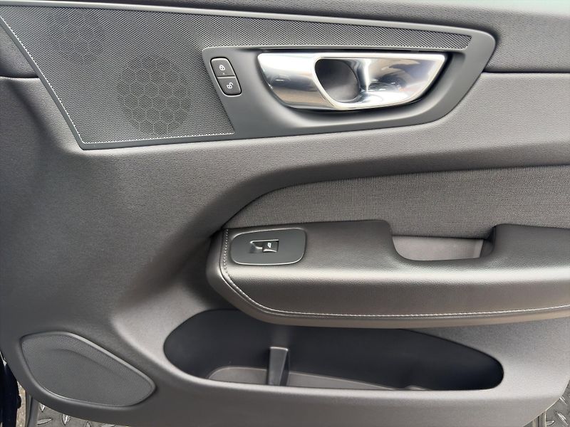 Volvo XC60 (2020) Momentum Pro B4 4x4 1.majitel - fotka 17 z 30