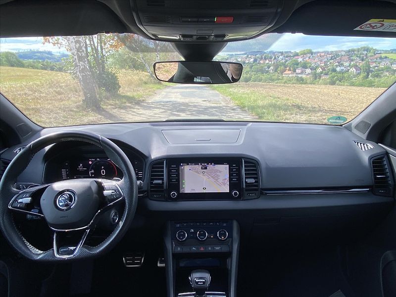 Škoda Karoq 2,0 TDI DSG Sportline 4x4 DPH - fotka 28 z 37