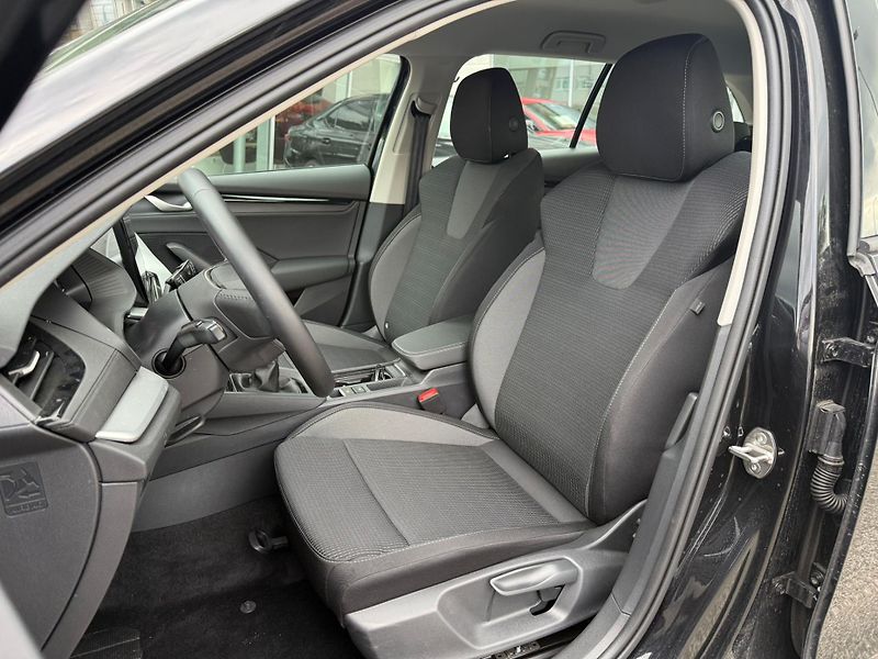 Škoda Octavia Selection 1.5 TSI 110kW Combi - fotka 8 z 25