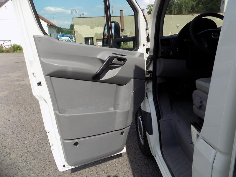 Volkswagen Crafter (2009) 2,5 120KW SKLÁPĚČ - fotka 11 z 47