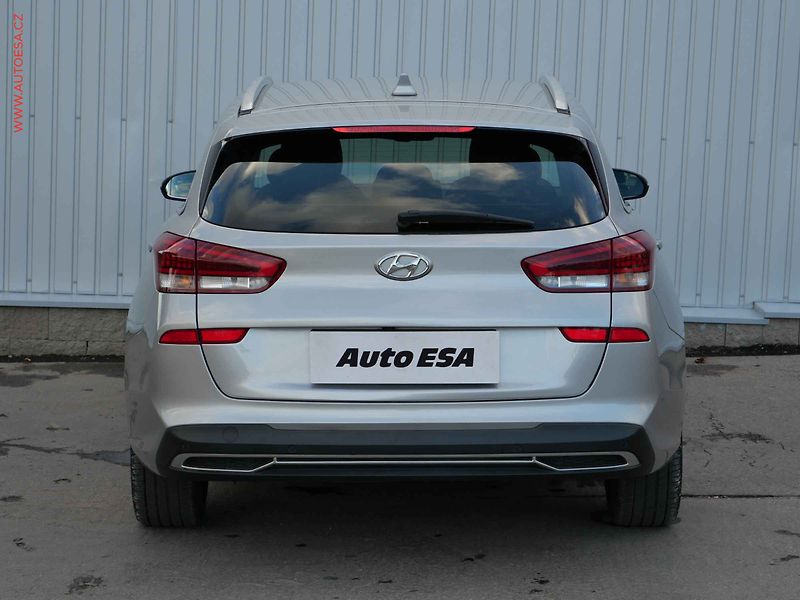 Hyundai i30 (2023) 1.5 T-GDi, 1.maj,ČR, Smart - fotka 5 z 19