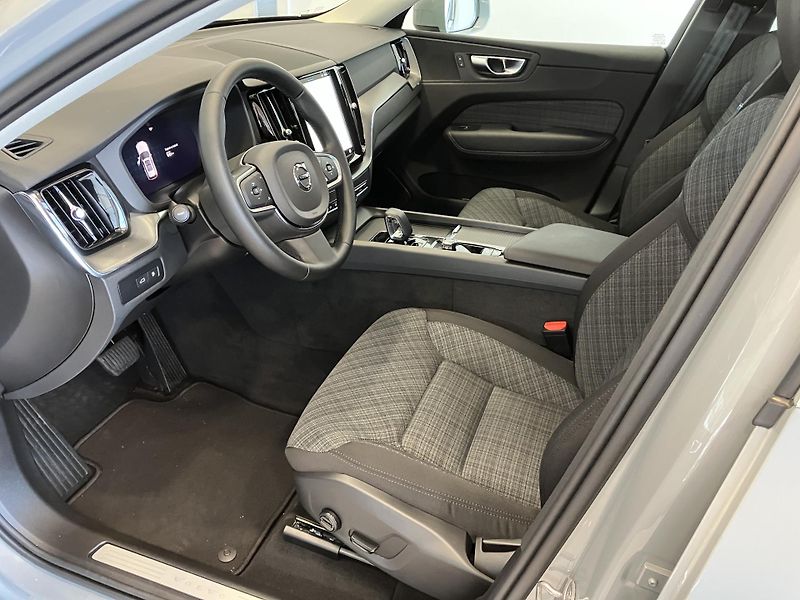 Volvo XC60 T6 eAWD Recharge Core, PANO - fotka 14 z 42