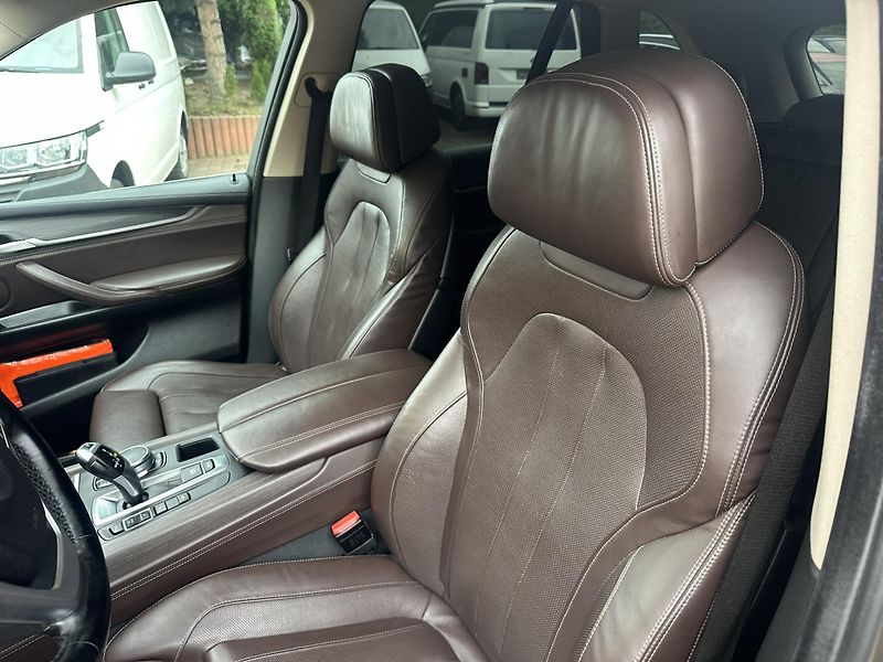 BMW X5 x DRIVE 30D - fotka 26 z 28