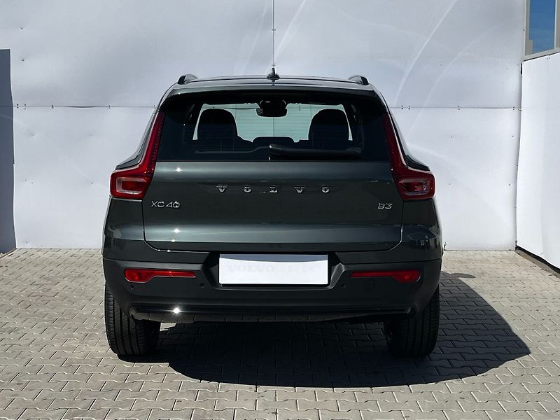 Volvo XC40 PLUS DARK B3 120kW - fotka 7 z 24