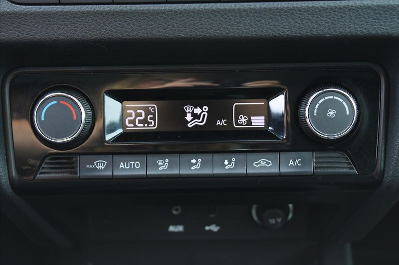 Škoda Fabia 1.2 TSI STYLE ČR - fotka 21 z 22