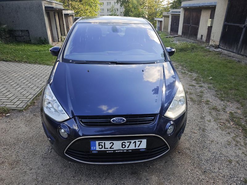 Ford S-MAX (2010) - fotka 2 z 18