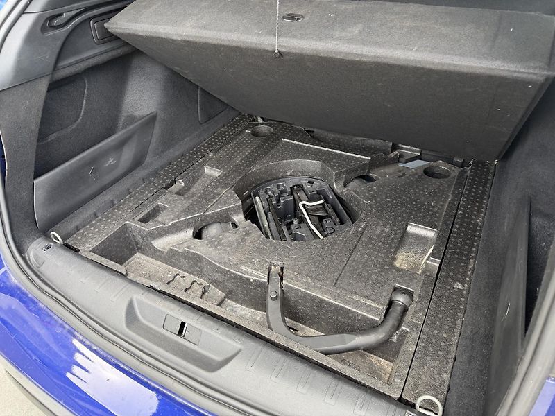 Peugeot 308 (2019) SW GT LINE 1.2 130k EAT8 - fotka 38 z 38