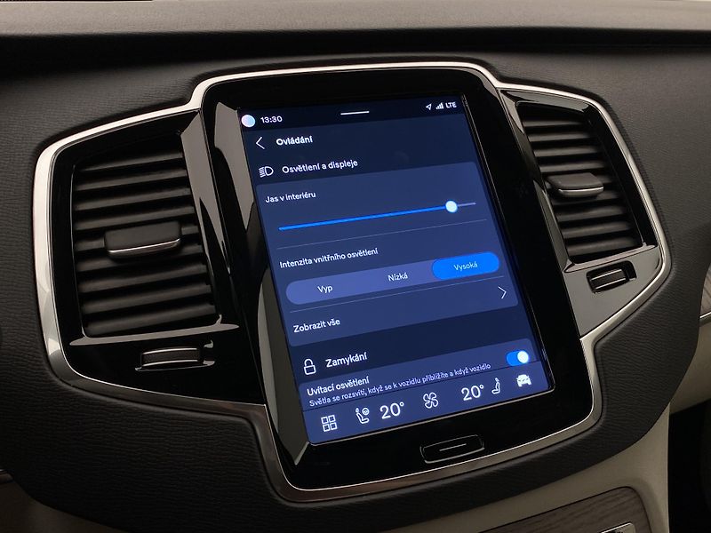 Volvo XC90 B5 AWD CORE AUT CZ - fotka 48 z 58