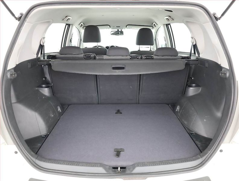 Toyota Verso (2015) 1.8 Valvematic, Serv.kniha - fotka 15 z 16