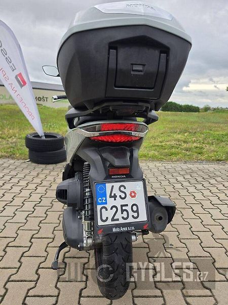 Honda SH 350 i (2022) - fotka 8 z 18