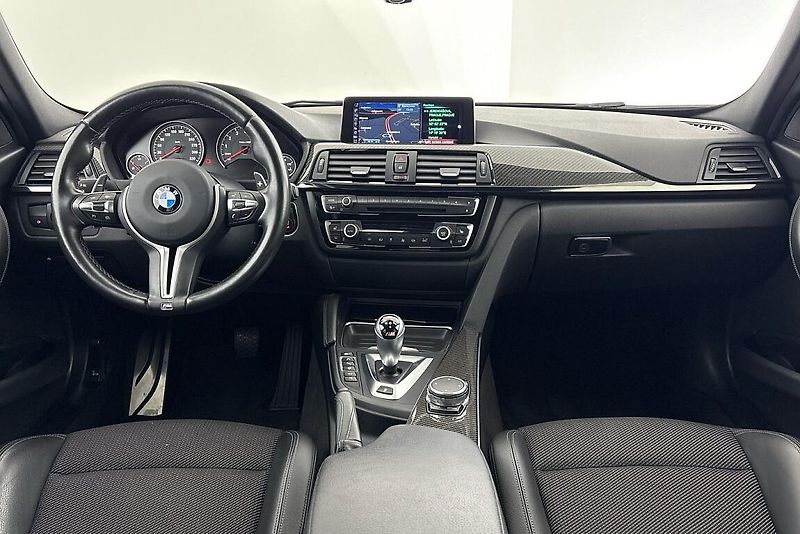 BMW M3 - fotka 14 z 27