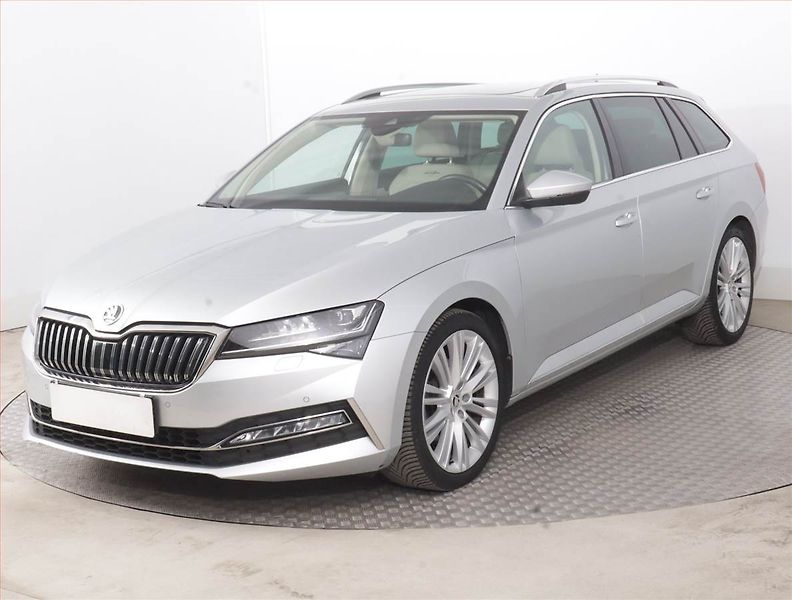 Škoda Superb (2023) Laurin&Klement 2.0 TDI - fotka 2 z 19