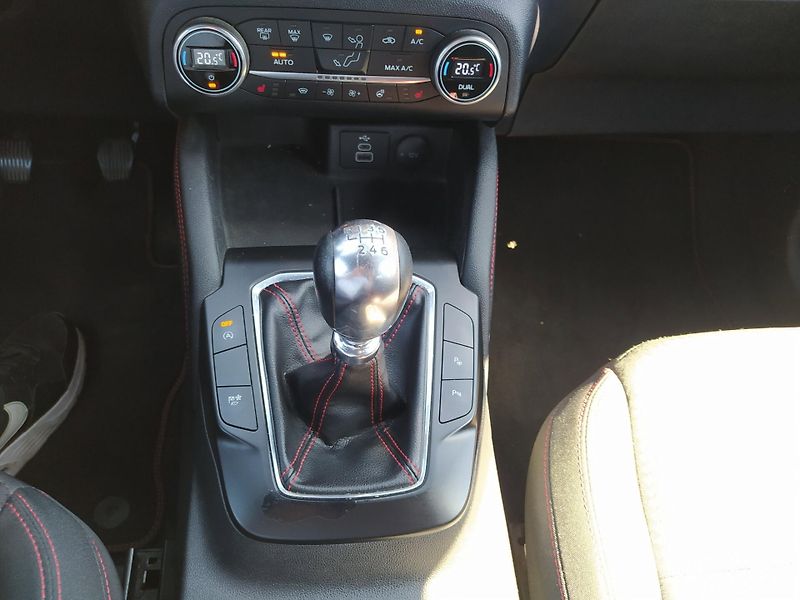 Ford Kuga (2023) 1,5 EcoBoost 110kW ST-Line - fotka 16 z 22