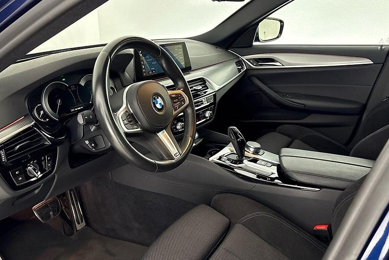 BMW Řada 5 530d xDrive - fotka 6 z 25