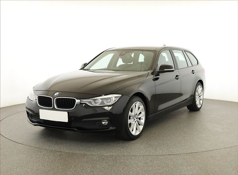 BMW Řada 3 (2017) 318 d, Automat, Serv.kniha - fotka 2 z 19