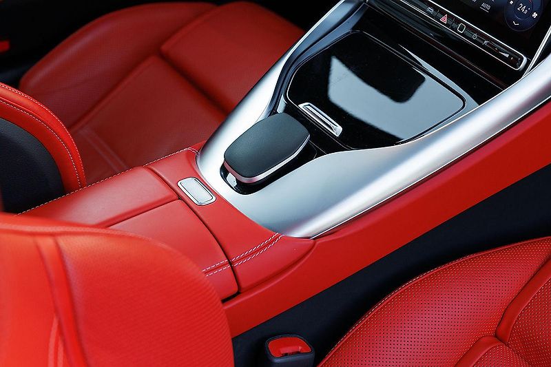 Mercedes-Benz AMG GT (2024) Coupe 63 V8 Biturbo 4Matic+  - fotka 37 z 45