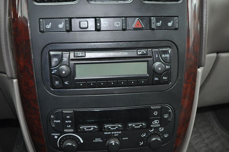 Chrysler Grand Voyager 3.3i 128kW Automat LIMITED - fotka 15 z 18