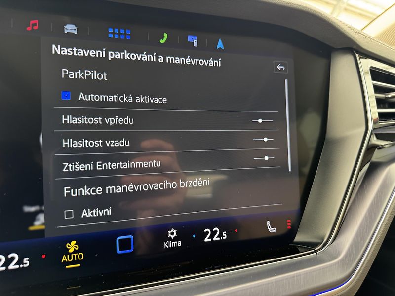 Volkswagen Touareg 3.0Tdi*1-MAJ*DPH*R-LINE*PANO* - fotka 35 z 48