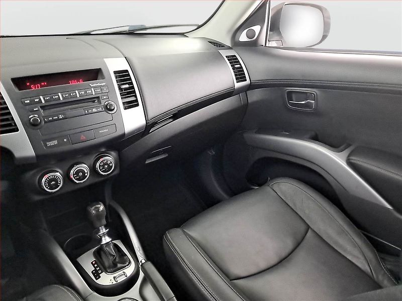 Mitsubishi Outlander (2011) 2.2 DI-D, 4X4, Automat - fotka 8 z 22