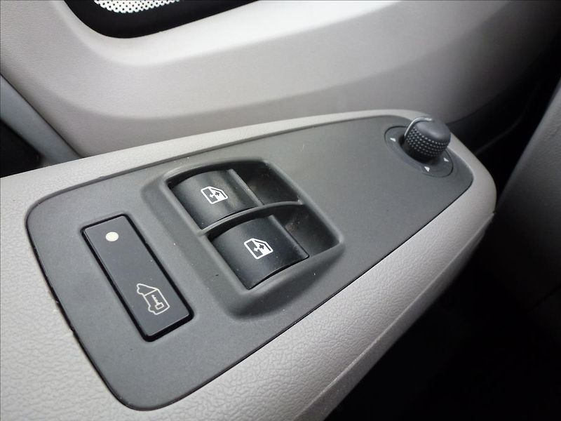 Citroën Jumper 2,2 HDI 6 rychlostí, Klimatiza - fotka 32 z 45