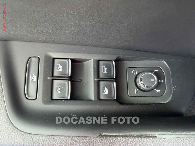 Volkswagen Passat (2018) 2.0TDi, ČR, Highline - fotka 11 z 19