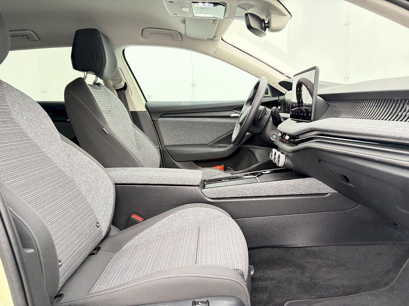 Škoda Superb (2024) Combi DSG 2.0 TDI / 110 kW / S - fotka 7 z 34