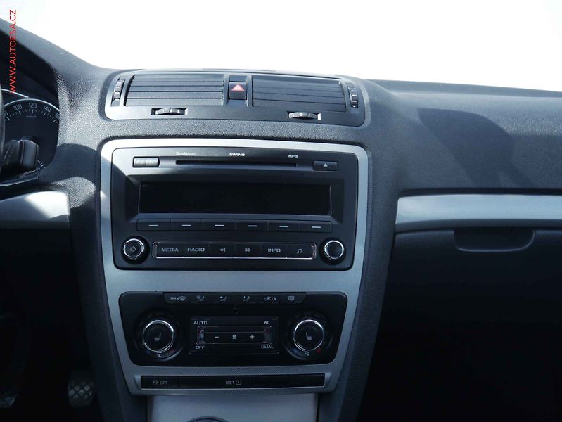 Škoda Octavia (2010) 1.6TDi, ČR, autoAC - fotka 21 z 24