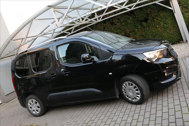 Opel Combo 1,2 LIFE,81KW,87000 Km - fotka 4 z 47