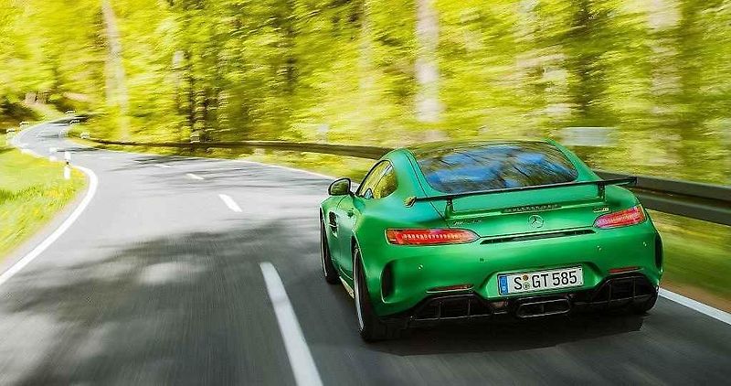 Mercedes-AMG GT R.