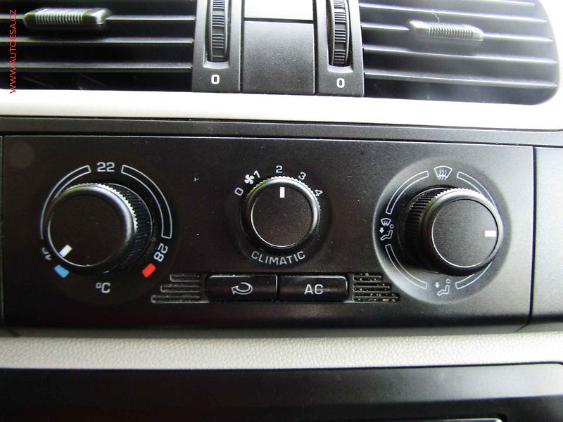 Škoda Fabia (2010) 1.2 i, AC, park.čidla - fotka 12 z 15