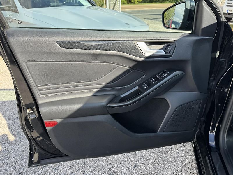 Ford Focus (2018) 2.0TDCi 110KW 1.Majitel ST  - fotka 12 z 27