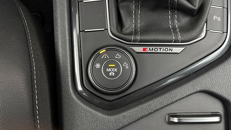 Volkswagen Tiguan Allspace 2.0 TDI DSG 4MOTION R-Line - fotka 23 z 29