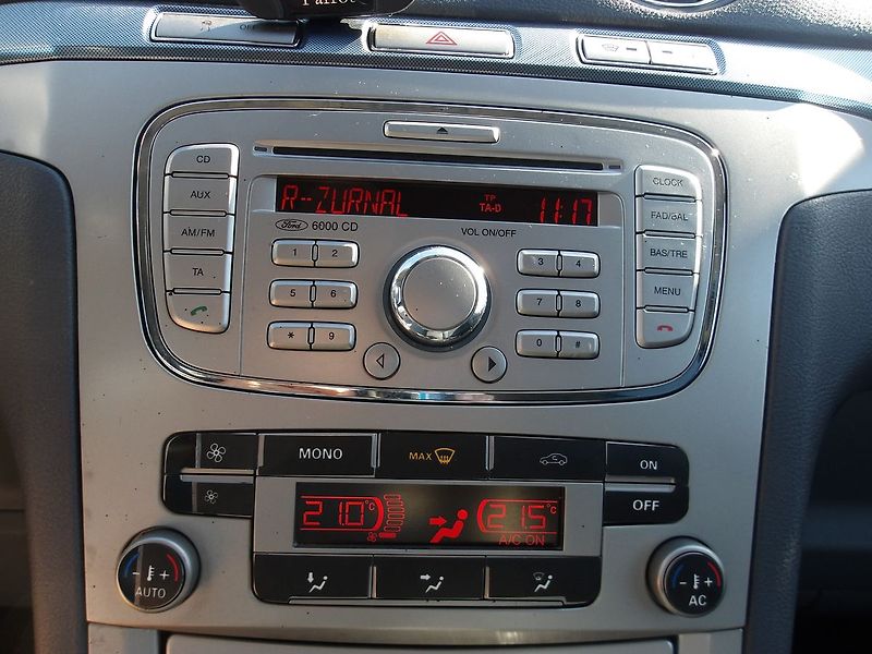 Ford S-MAX 2,0i 107kW ! KRASAVEC !!! - fotka 21 z 32