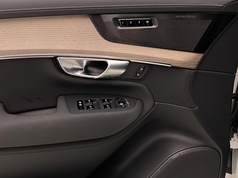 Volvo XC90 B5 AWD BRIGHT PLUS AUT CZ 7m - fotka 27 z 56
