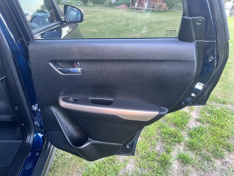 Suzuki Vitara 1,6 88KW,4x4,NAVI,PANORAMA - fotka 19 z 47
