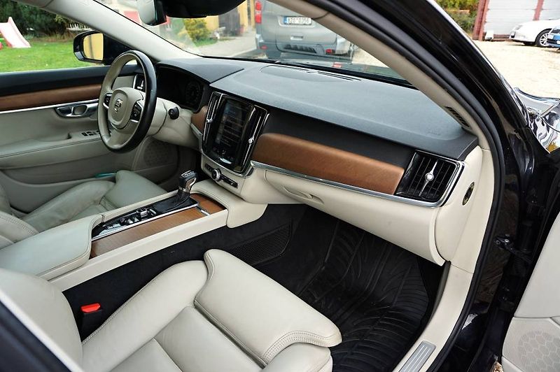 Volvo V90 (2019) INSCRIPTION POLESTAR 2,0 D5 17 - fotka 12 z 53